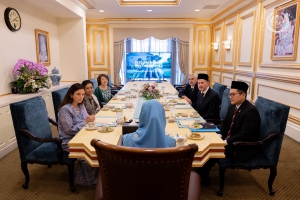 RAJA PERMAISURI AGONG TERIMA MENGADAP BADAN KEBAJIKAN ‘THE LOST FOOD PROJECT’
